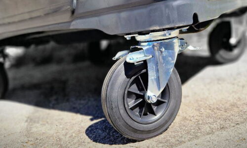 3 STOP castor with brake under a waste container
