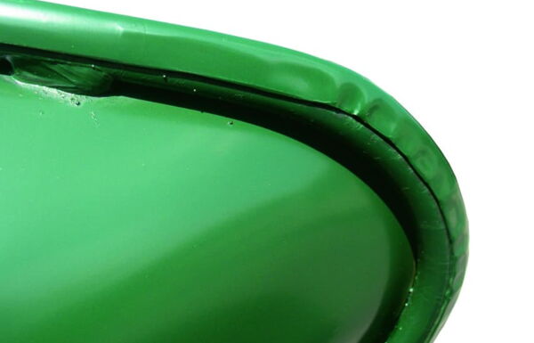 Rolled edge of a wheelbarrow tub