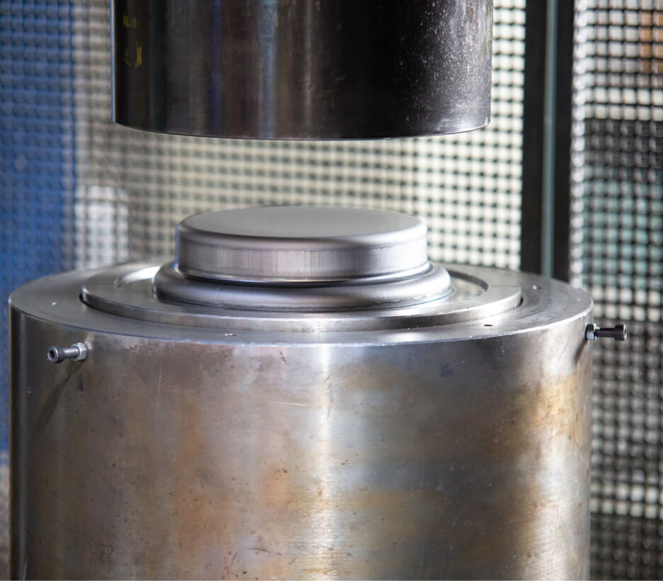 Hydraulic press forming a round steel part