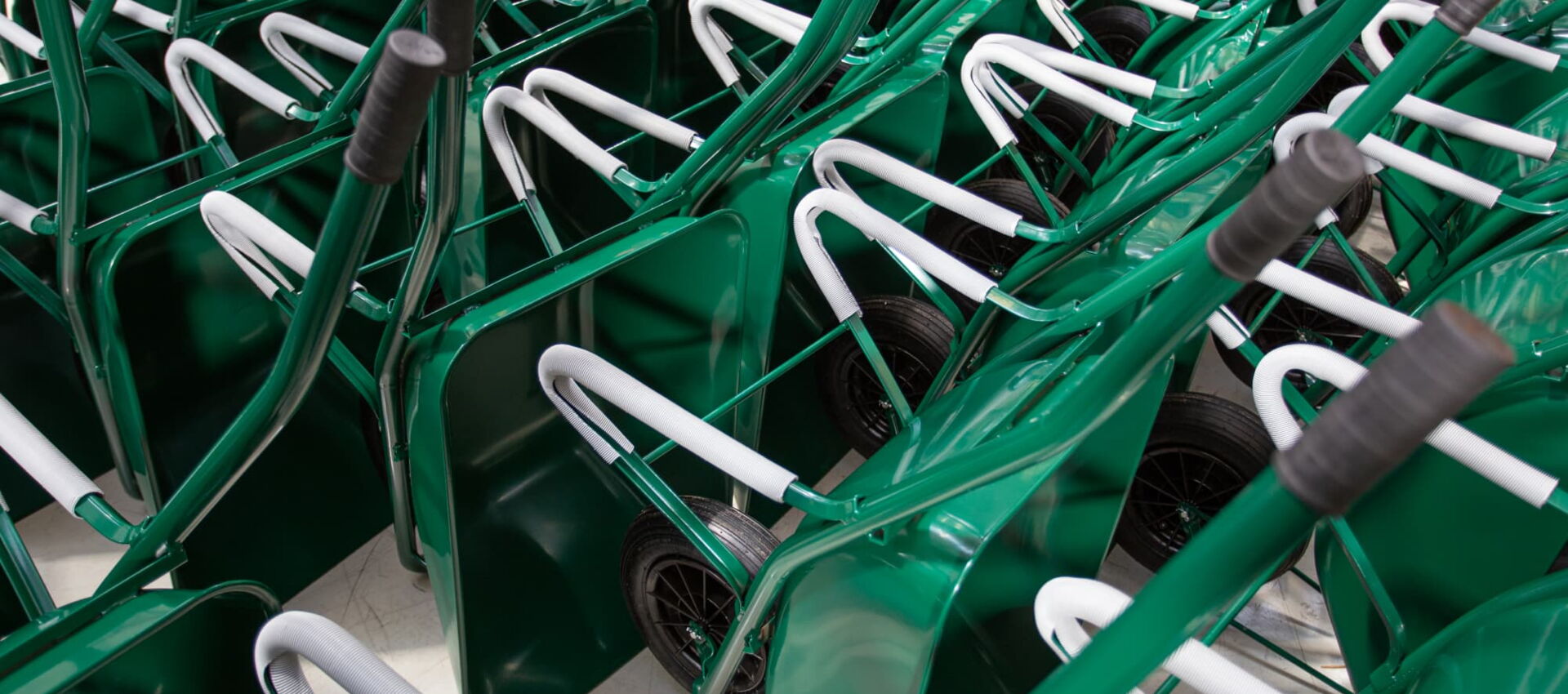Steel wheelbarrows for <strong>building sites and farms</strong>